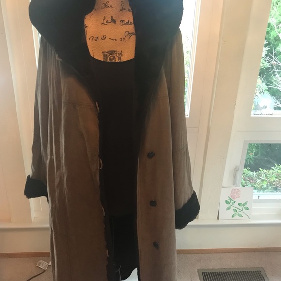 Plush Warm Brown Hooded Jacket Reasonable offers👍 - Picture 5 of 16